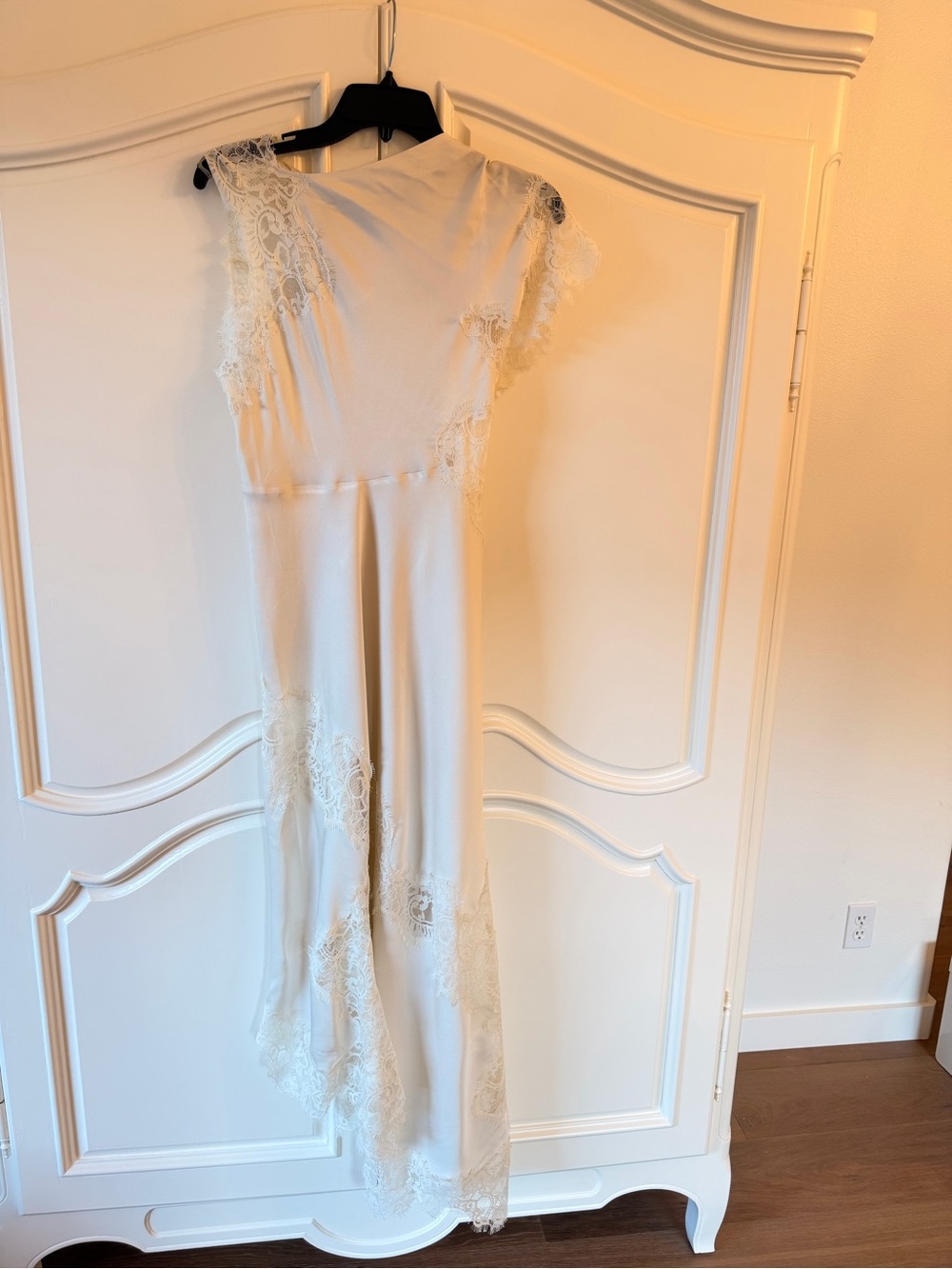 A.L.C. Alessia Textured Satin And Lace Maxi Dress - Picture 4 of 5